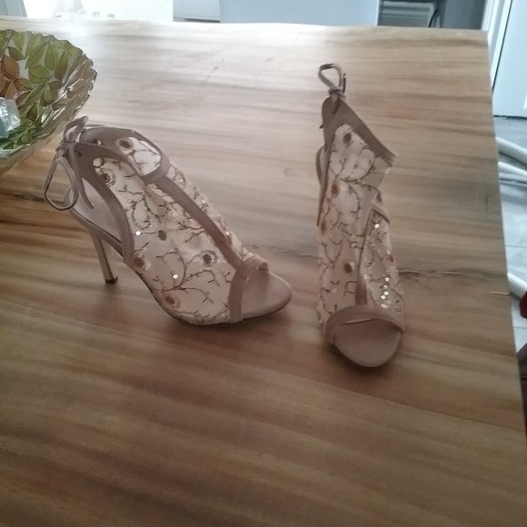 Souliers 5, 5,5 - Picture 1 of 2